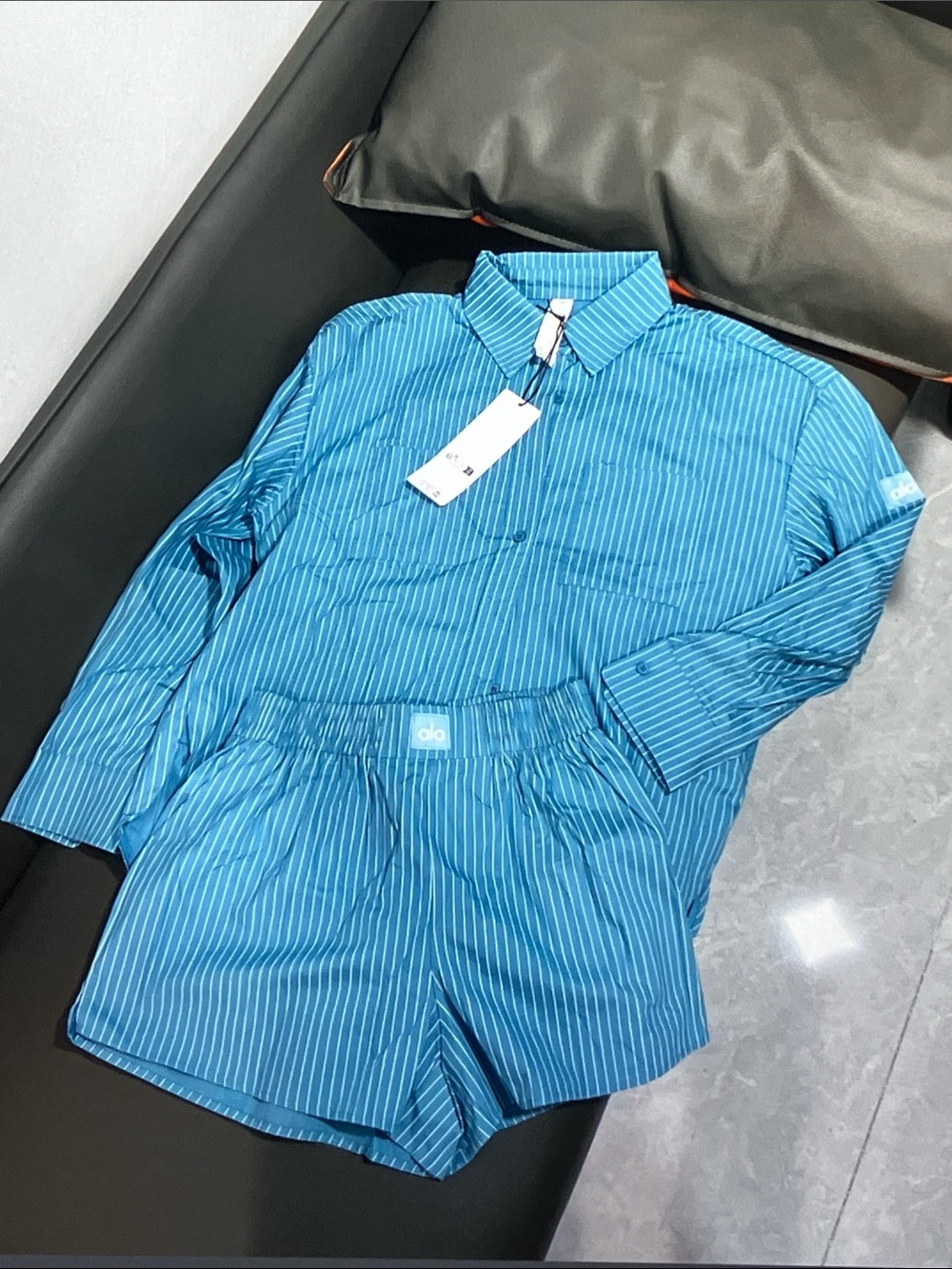 ALO Yoga Teal Blue Pinstripe Button-Down Shirt - Picture 1 of 9